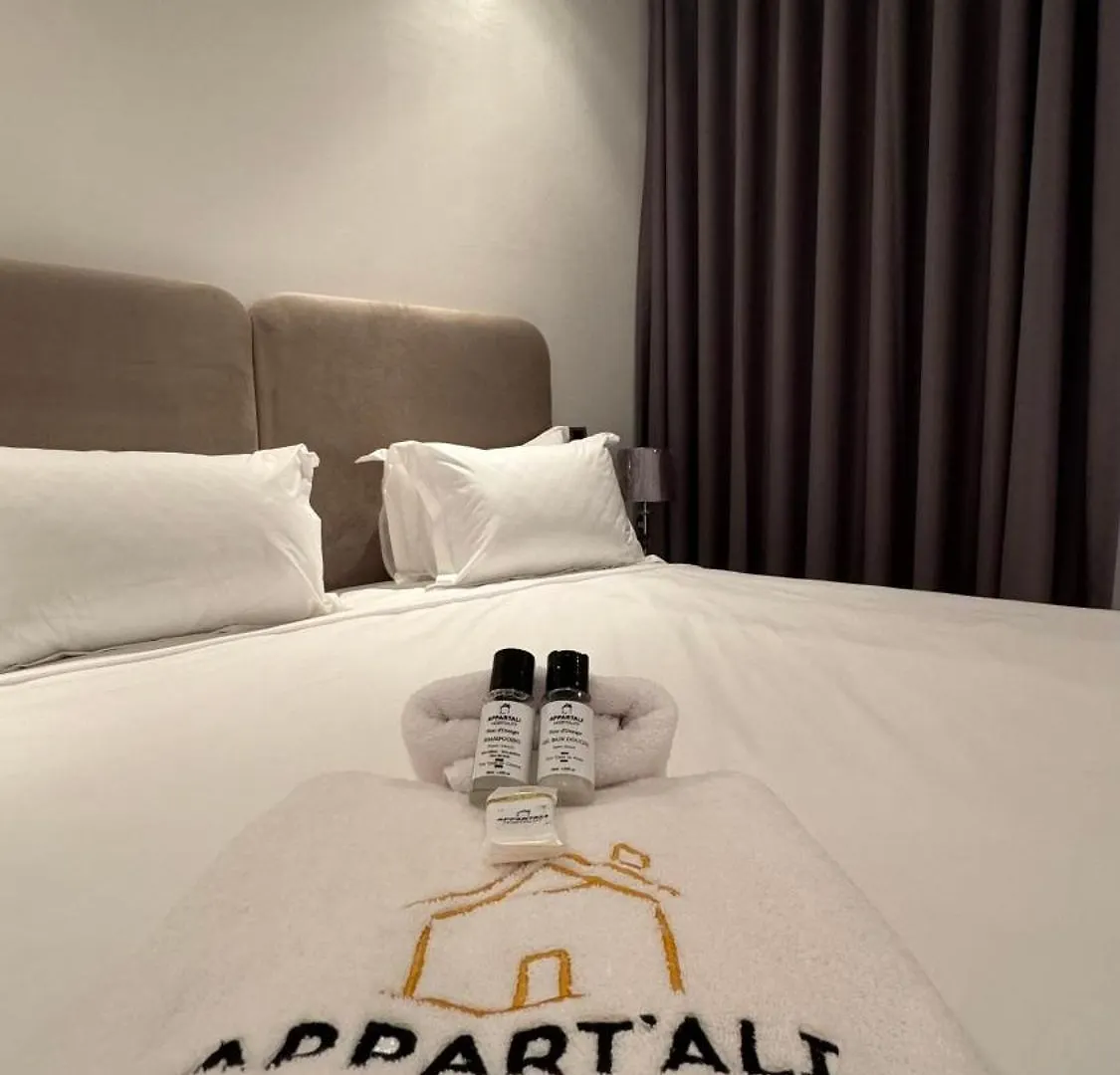 Garden View And Terrace 3Br - Appartali Luxury Platform 카사블랑카 0*,  모로코