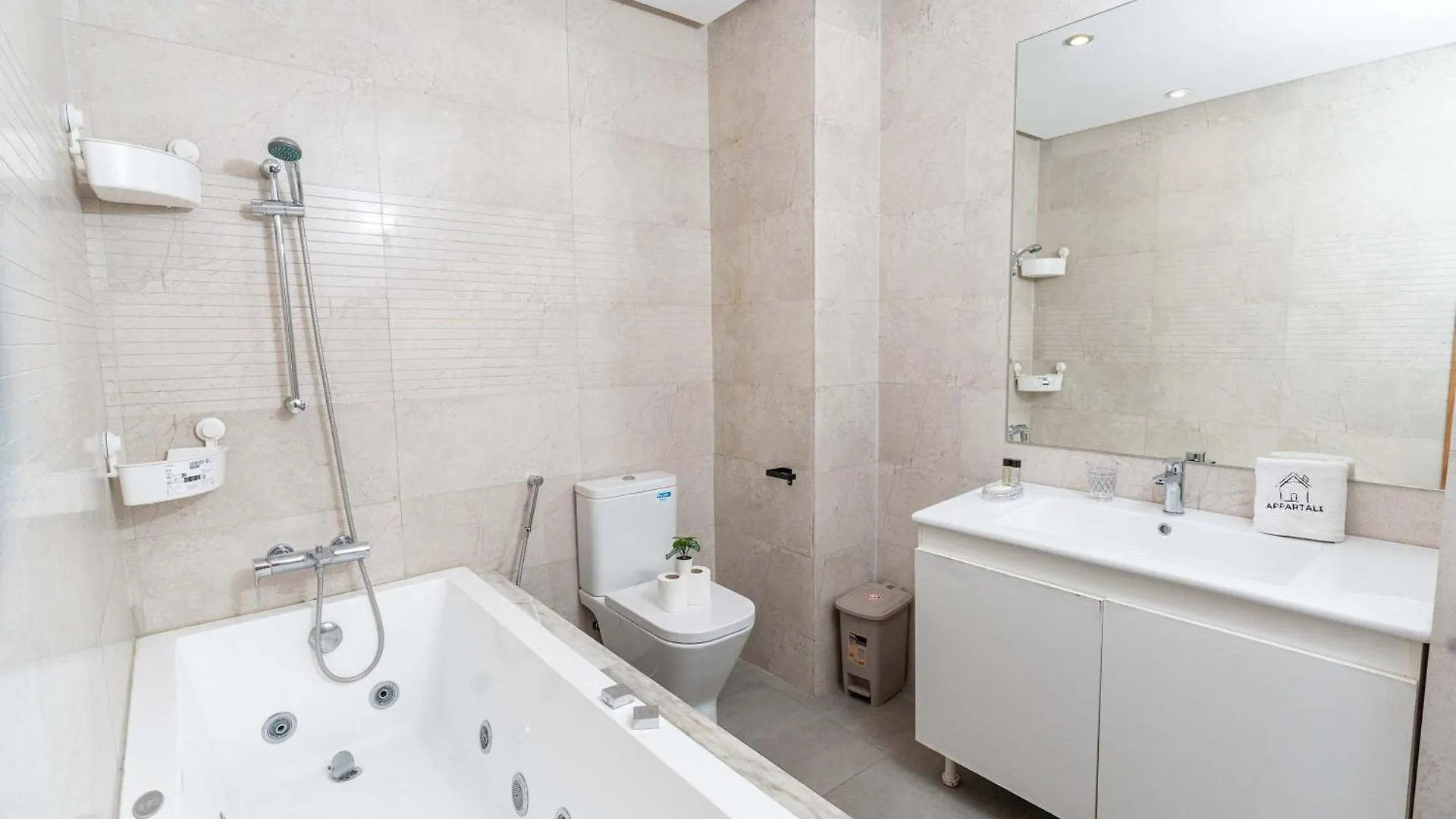 Garden View And Terrace 3Br - Appartali Luxury Platform 카사블랑카 아파트